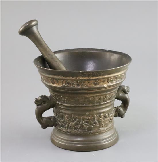 An early 17th century Dutch bronze mortar, diameter 5.75in., height 5in., with a pestle